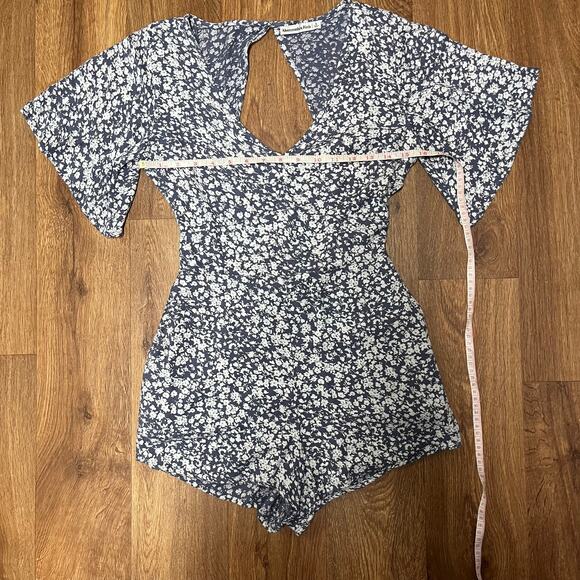 Abercrombie & Fitch Women Gray V Neck Floral Open Back Romper Size Small Pockets - Picture 5 of 9